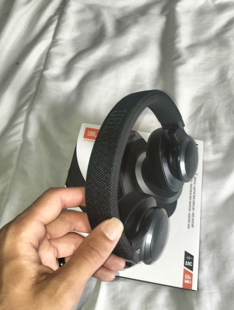 Auscultadores Bluetooth JBL Live 600NC