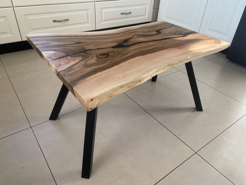 Stolik kawowy orzech zywica  80 cm x 45 cm