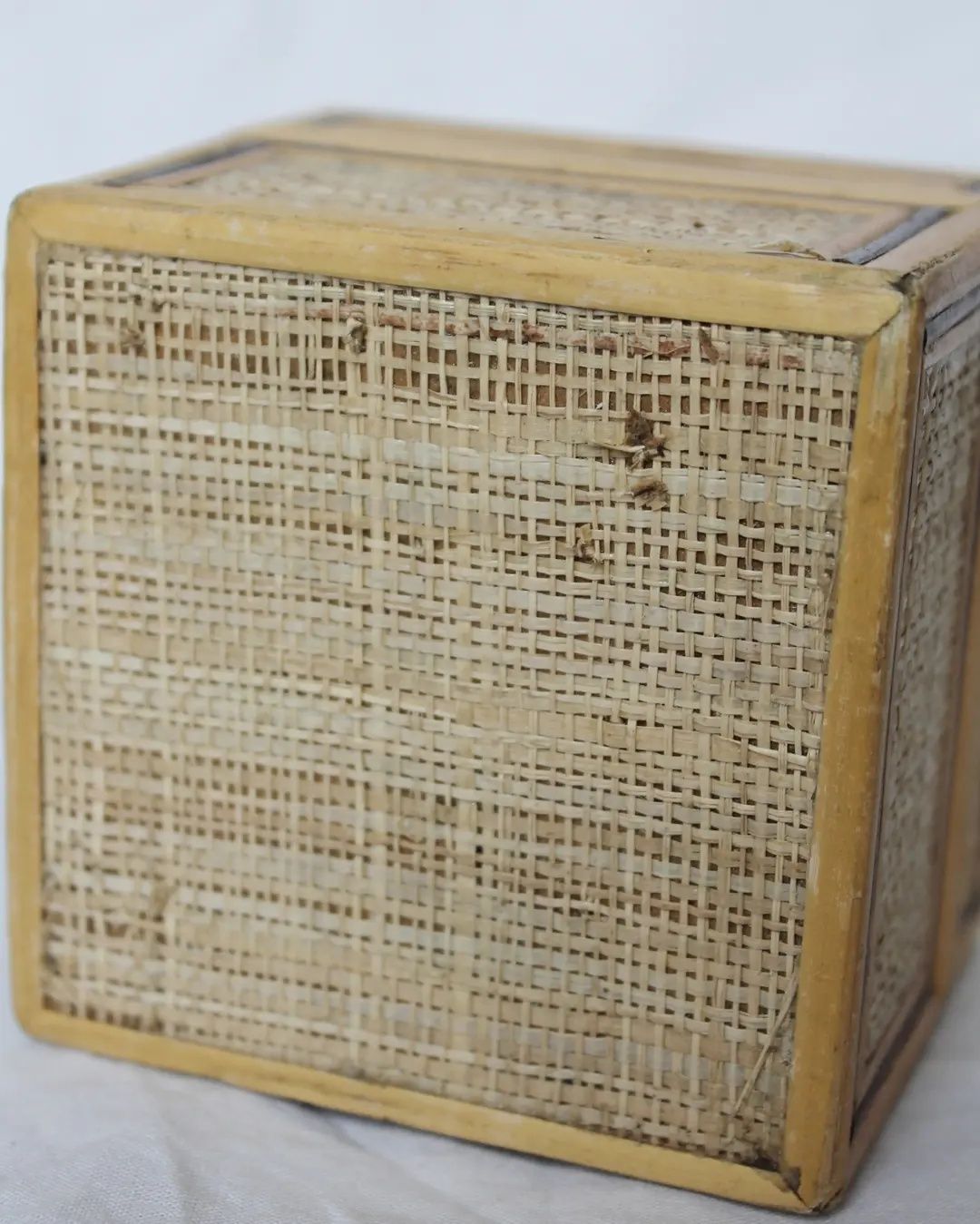Ręcznie zdobione pudełko vintage folk