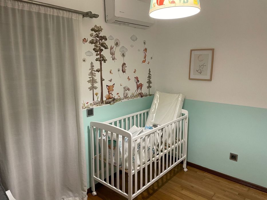 Berço de madeira Asalvo e colchão.