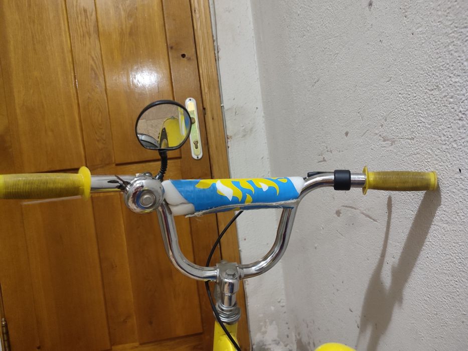 Велосипед у патріотичних кольорах