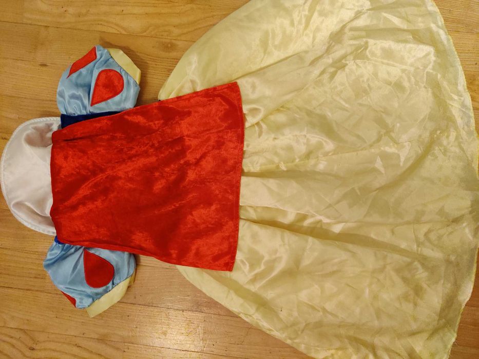 Śnieżka 5-6/110-116/strój sukienka/nie śpiąca królewna/Księżniczka/bal