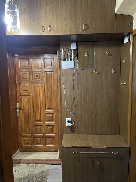 Продам прихожую  б/у