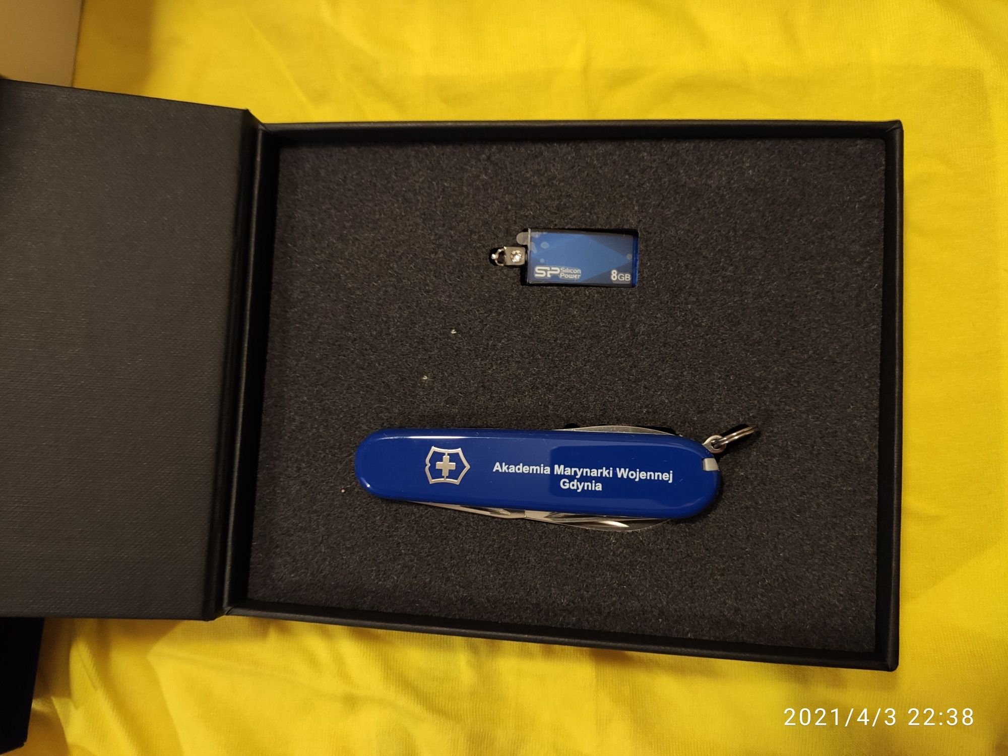 Zestaw prezentowy scyzoryk victorinox+ pendrive AMW Gdynia itp unikat