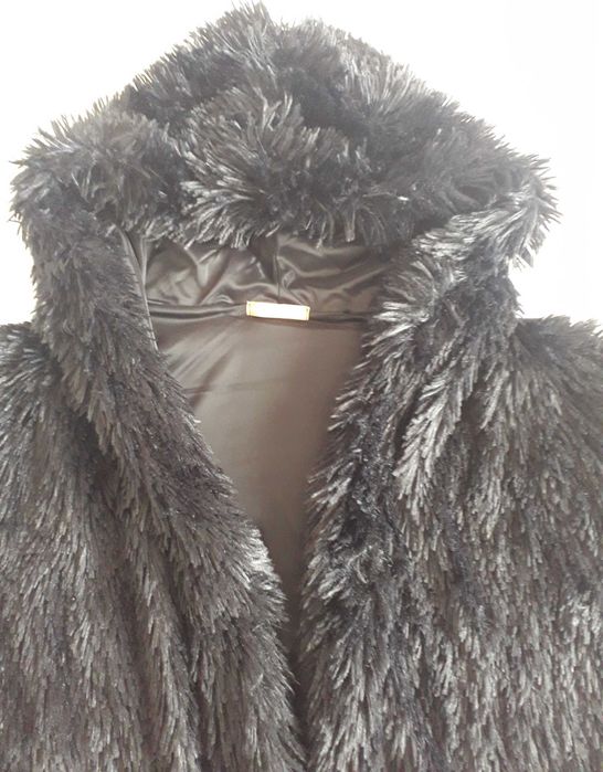 Casaco Pêlo Mafalda Leitão com Capuz