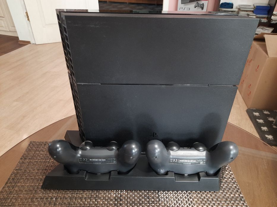 PS4 Fat 500gb + 2 геймпада