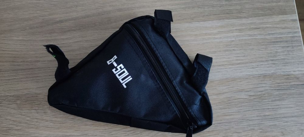 Mała rowerowa torebka/ sakwa z napisem.