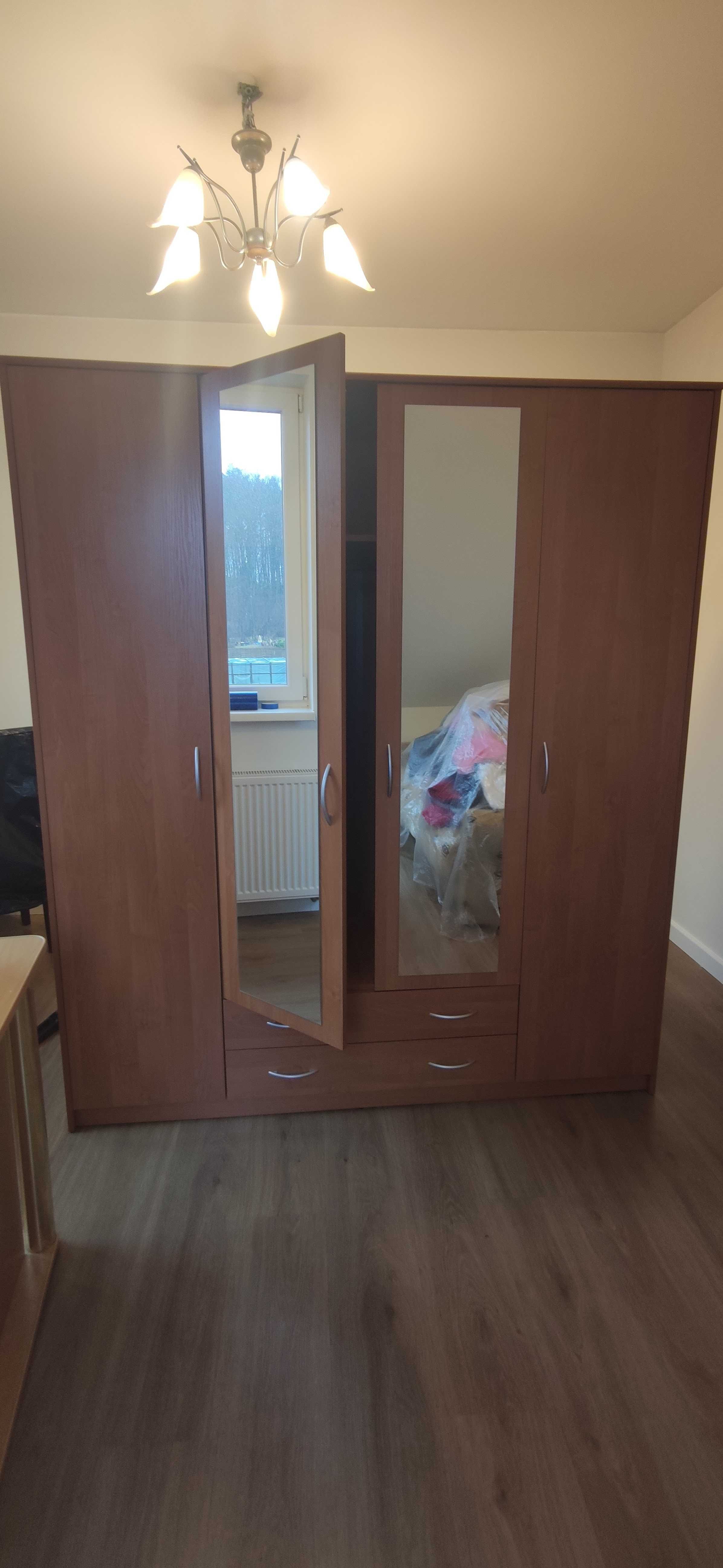 Duża szafa, 4 drzwiowa z lustrami