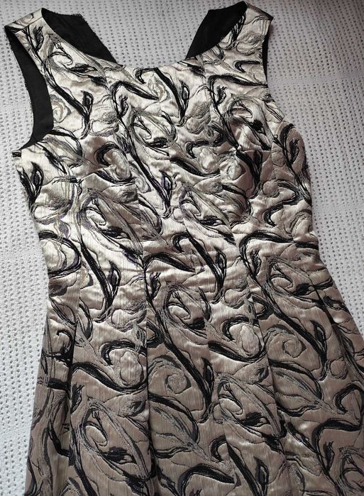 Srebrna ciepła zjawiskowa elegancka sukienka czarny print S S/M M