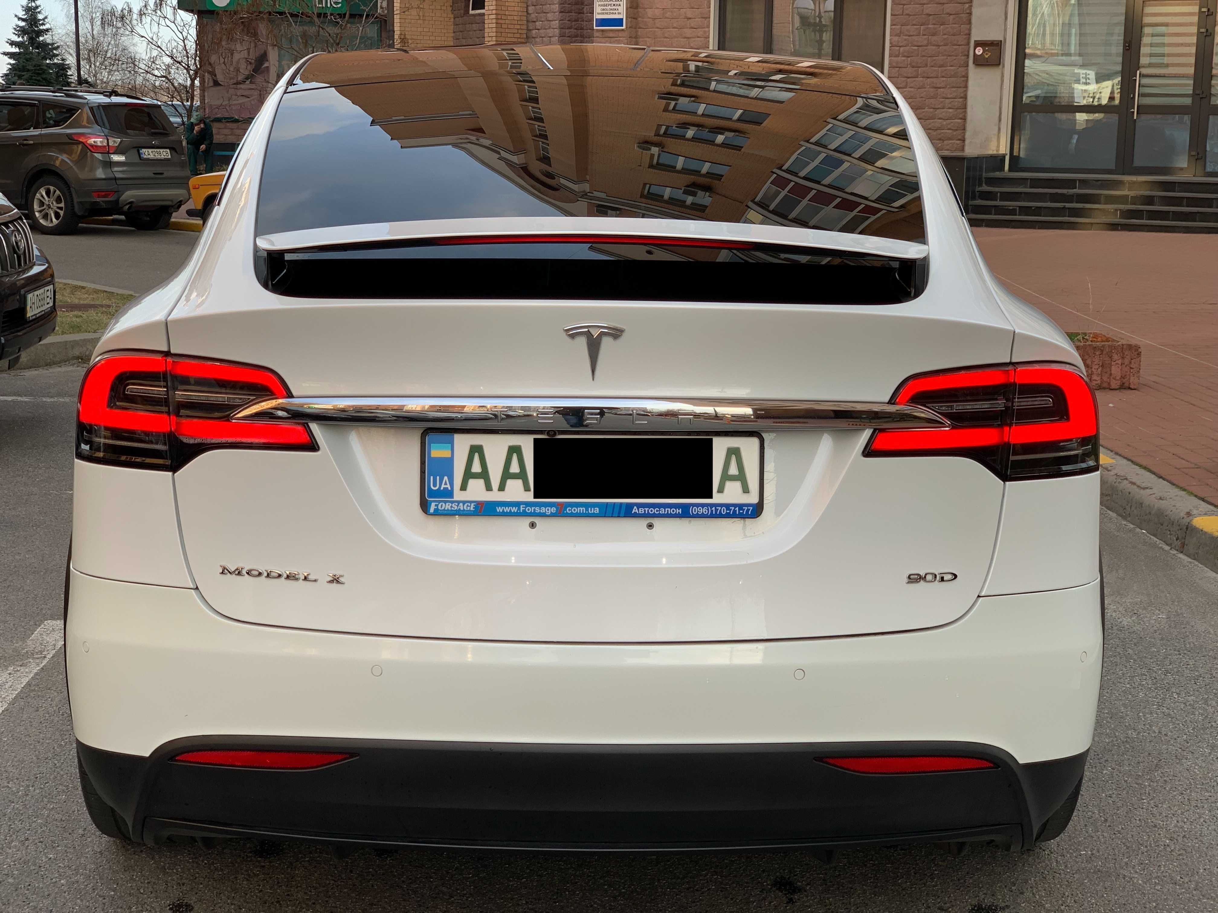 продам Tesla MODEL X 90D целая!