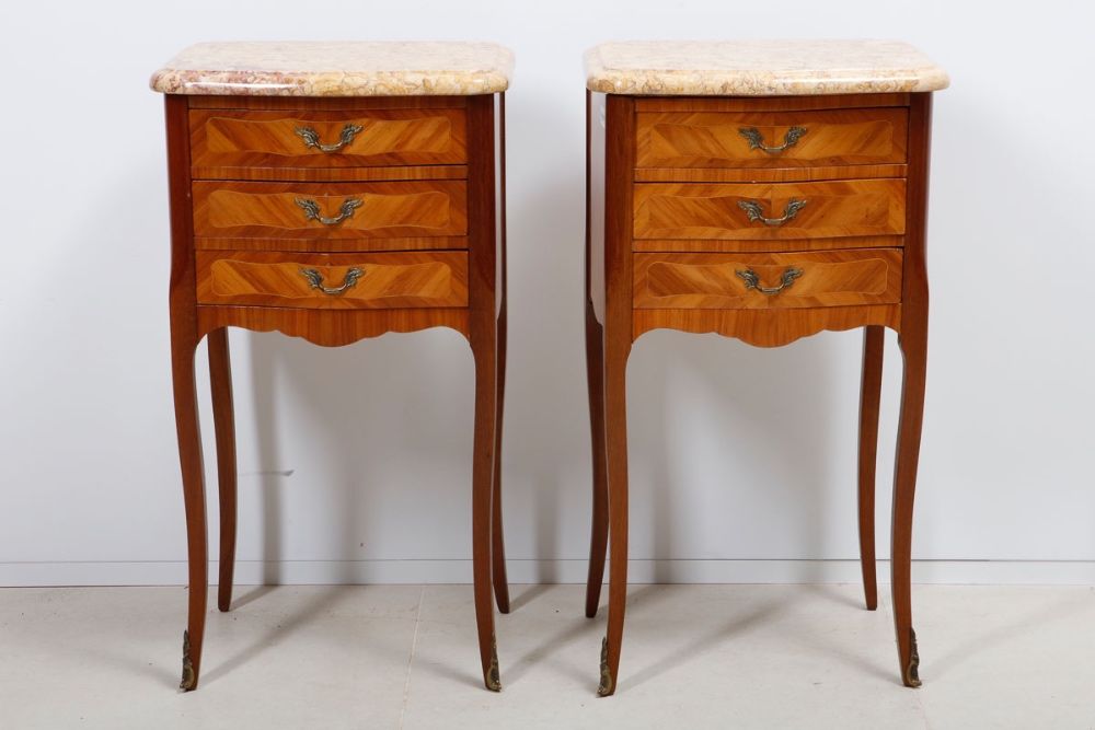 Mesa de abas antiga em madeira entalhada