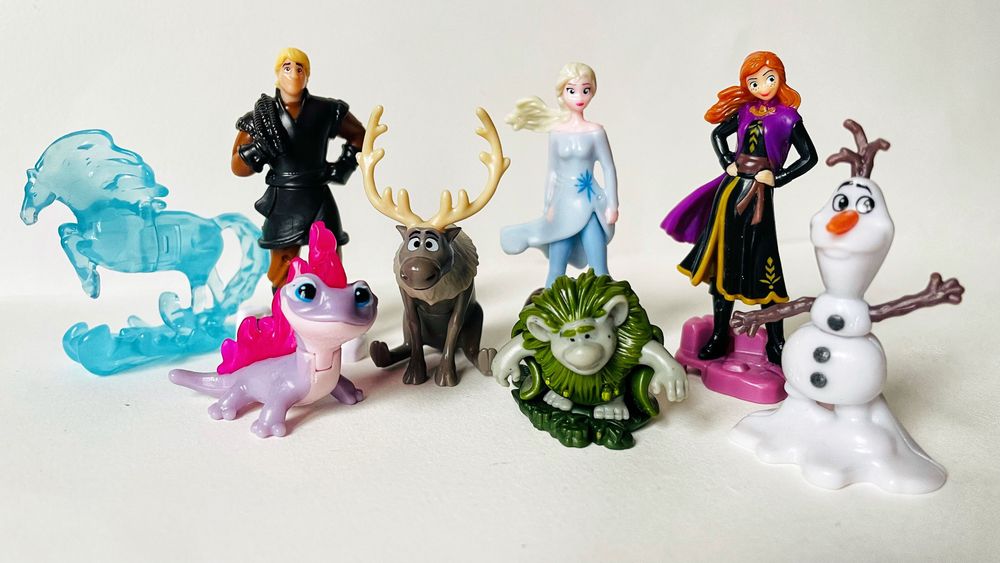 Колекція “Frozen 2” Іграшки Кіндер. Крижане Серце. Дісней.