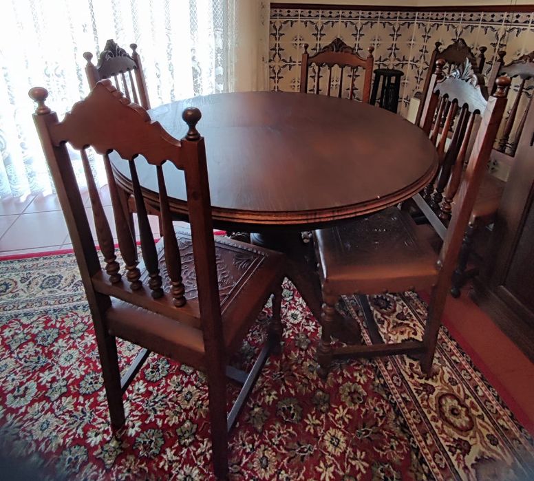 Mesa de Sala + 8 cadeiras