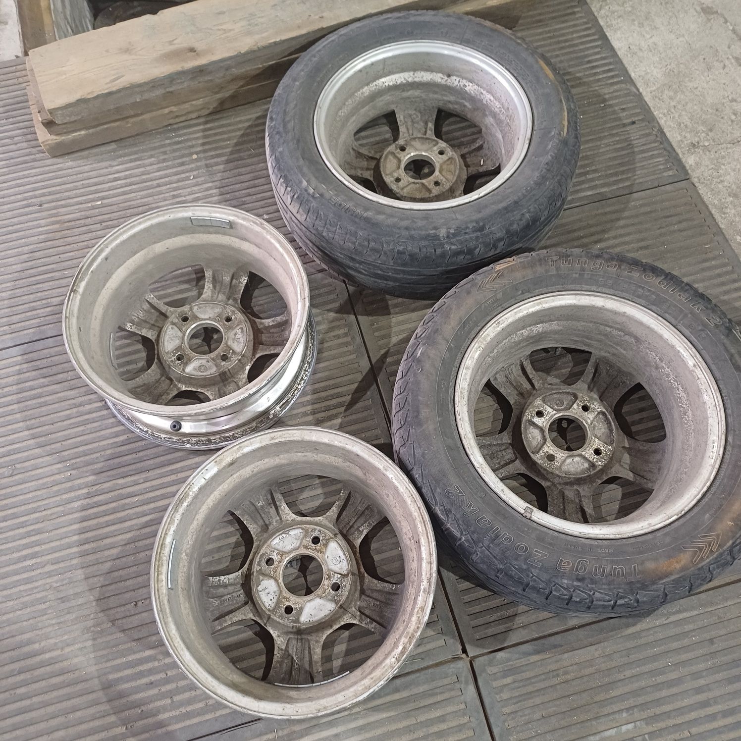 Продам титаны r15.  4 ×114.3