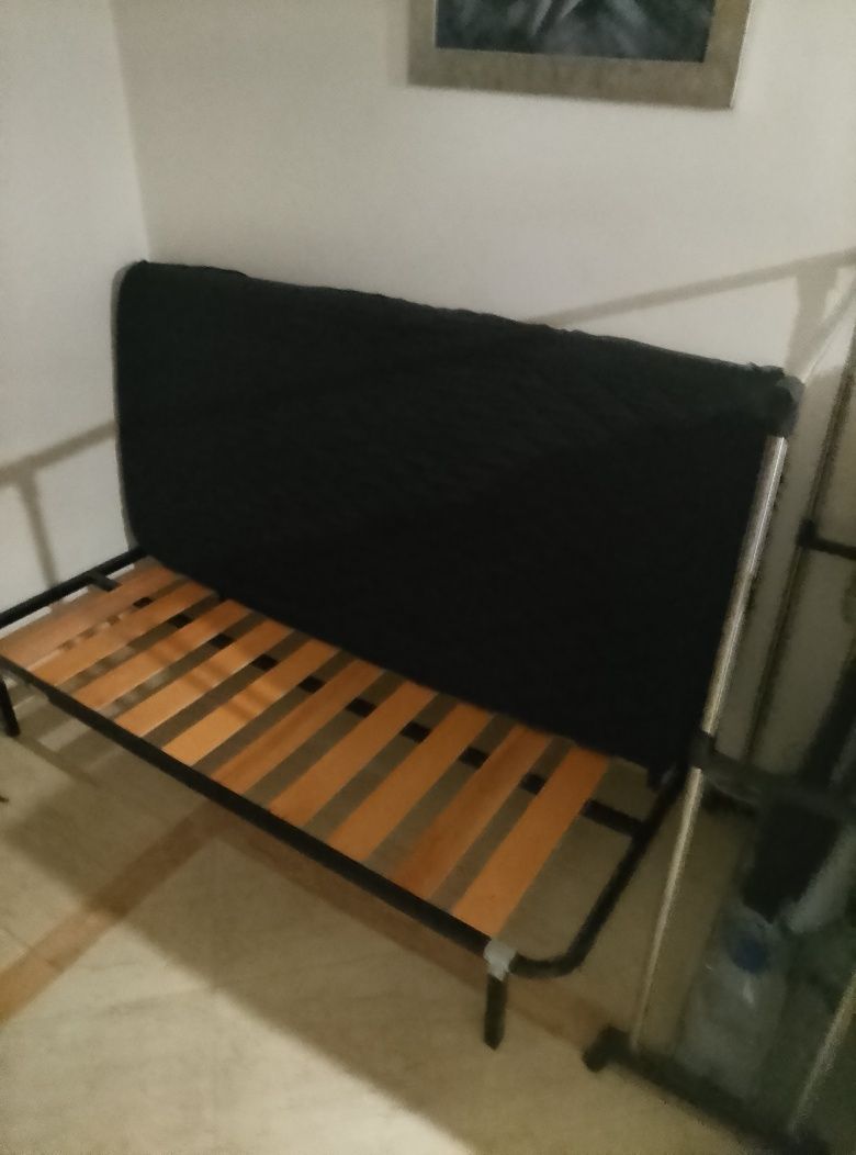 Uma Cama Vaga homem  Lisboa - Odivelas Metro
