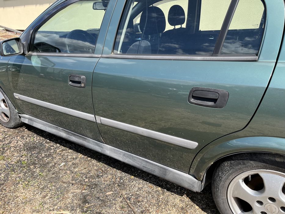 Części Opel Astra G 1.6 16V 2.0 D automat klapa chłodnice drzwi  Z 373