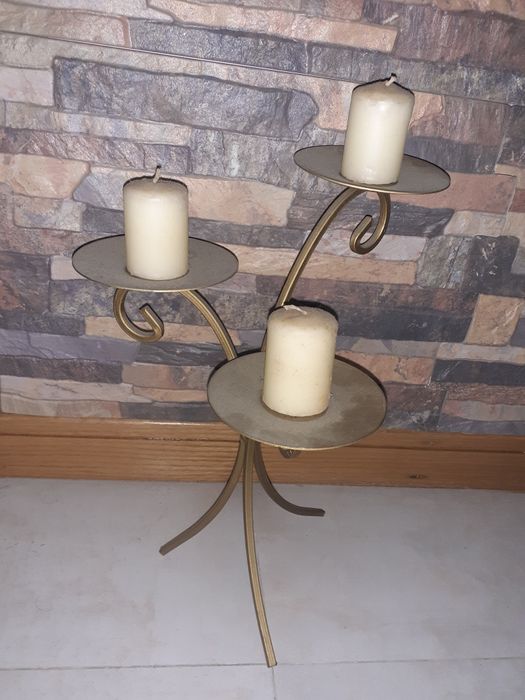 Decoração castical para 3 velas dourado
