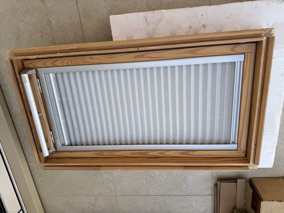 Janela Velux CK04 3070 + tela interior 2 em 1 (usado)