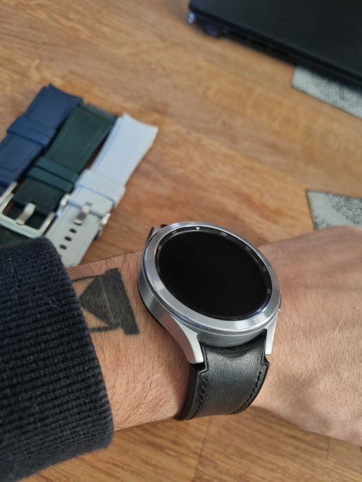 Samsung galaxy watch classic 4 LTE + 3 skórzane paski samsunga