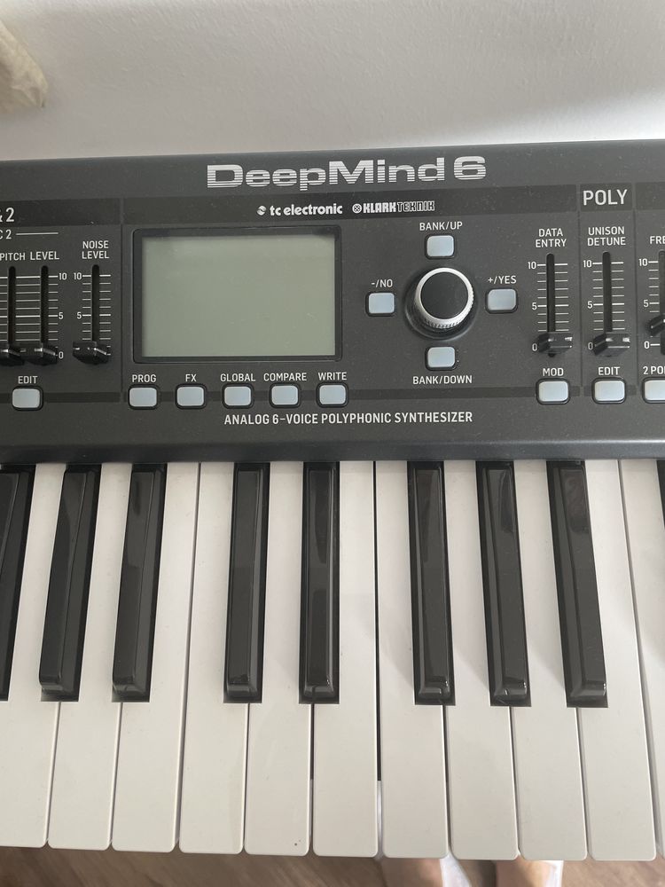 Behringer Deepmind 6