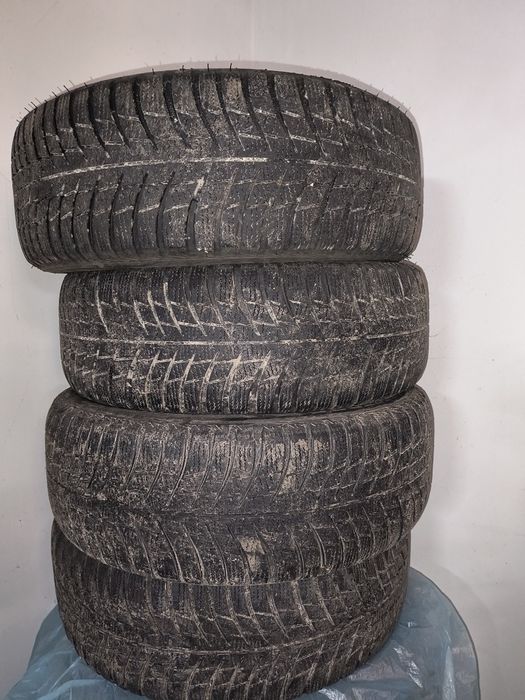 Opony zimowe Bridgestone 215/60/16