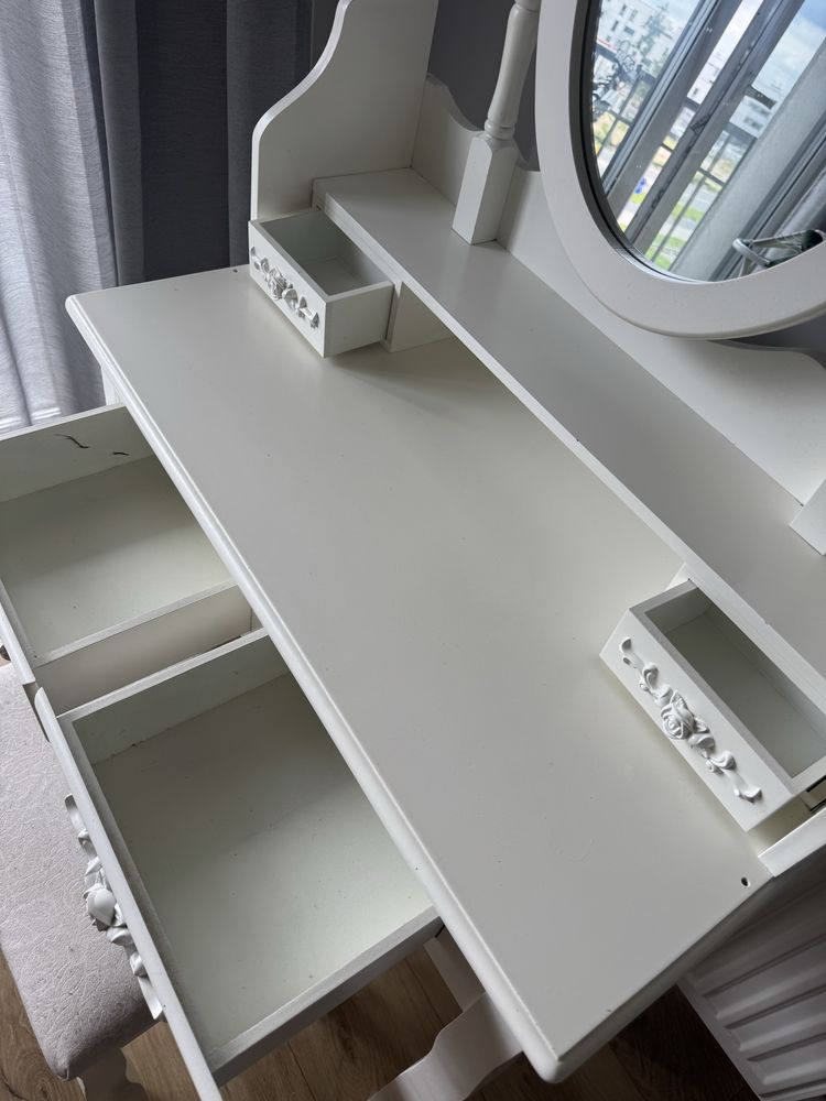 Toaletka z lustrem + taborecik