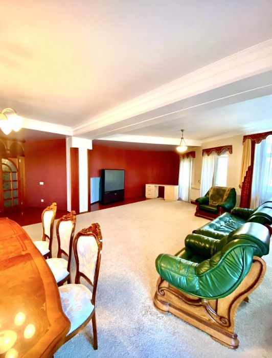 Простора та затишна квартира на вул.Млинова