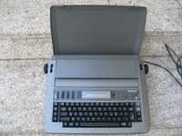 Máquina de escrever antiga elétrica