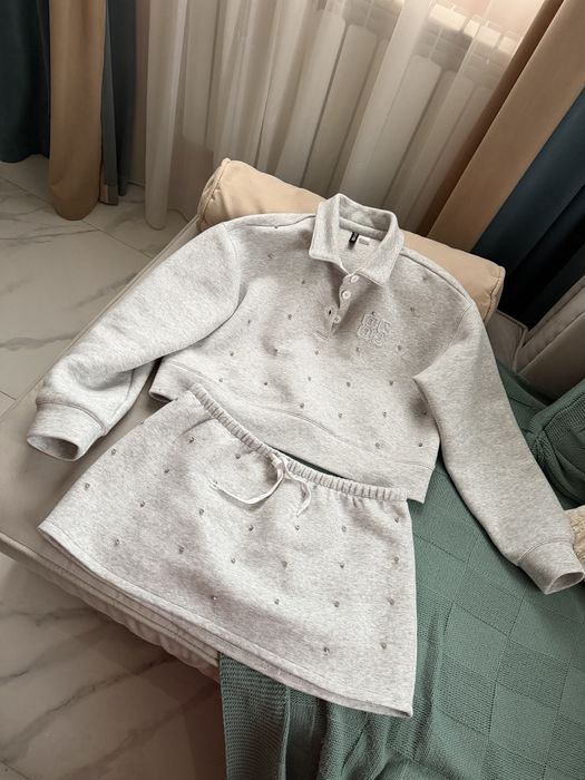 Продам стильние костюми H&M