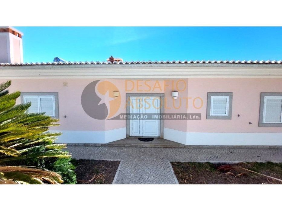 Moradia Isolada T3+2 com Cave e Piscina - Sesimbra