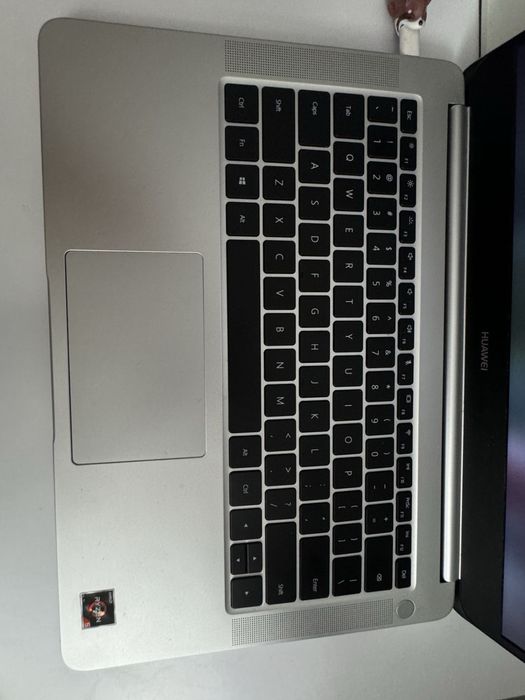 Ноутбук HUAWEI стан нового