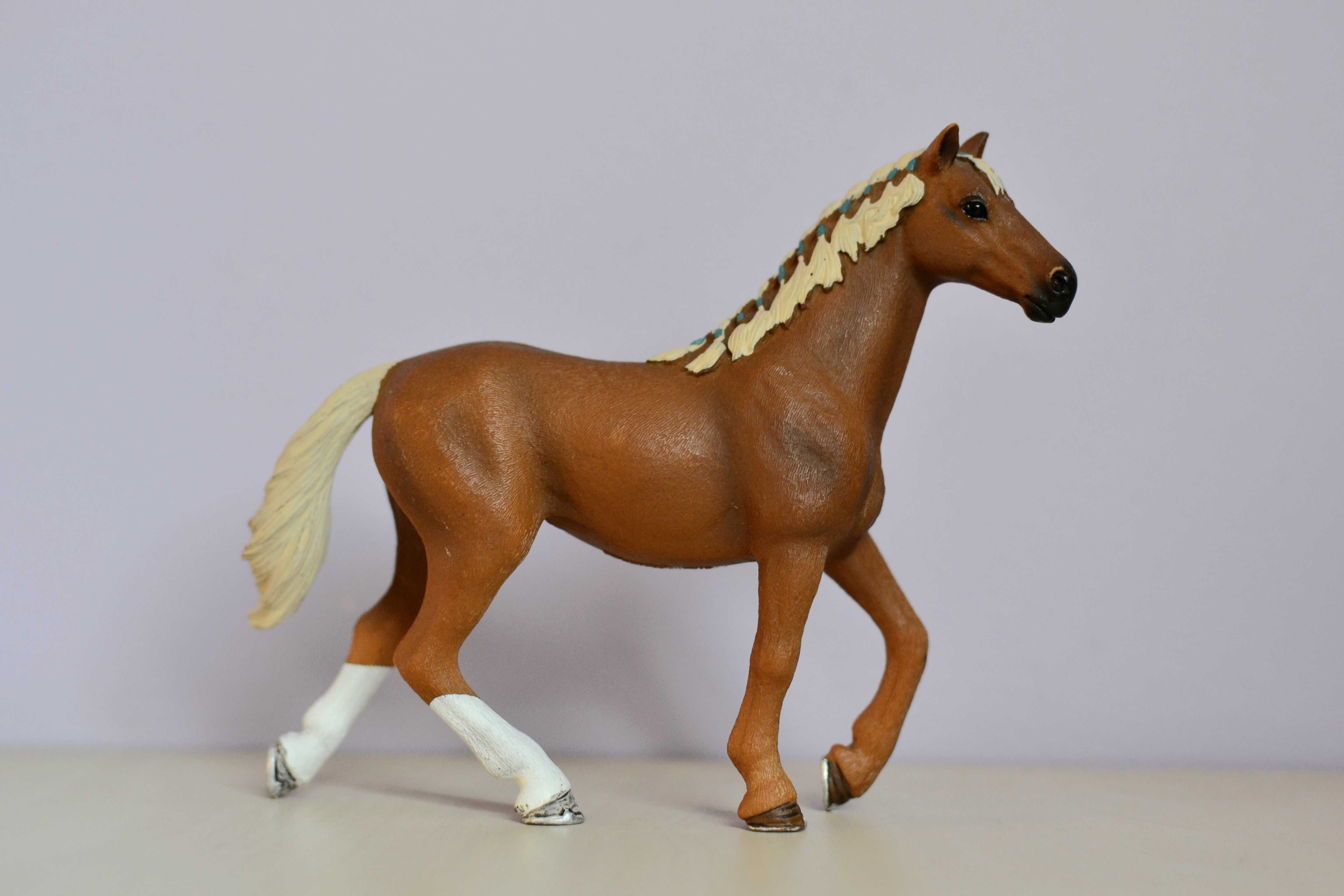 Schleich 42360 Koń pełnej krwi angielskiej z derką