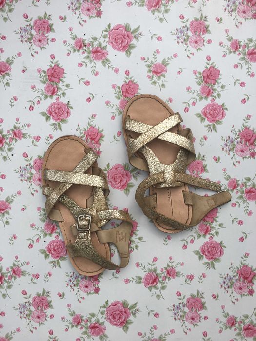 Sandálias douradas Zara nº 26