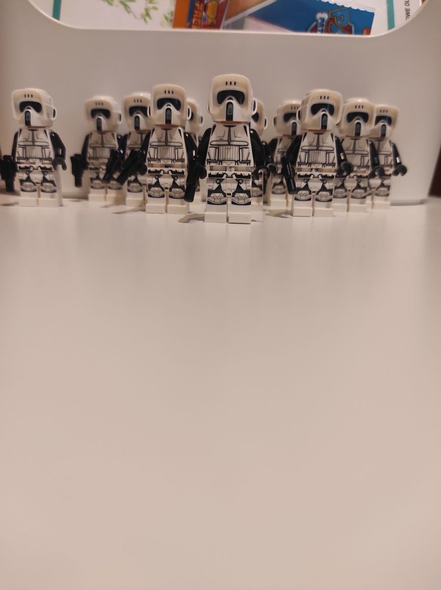 11 x scout trooper