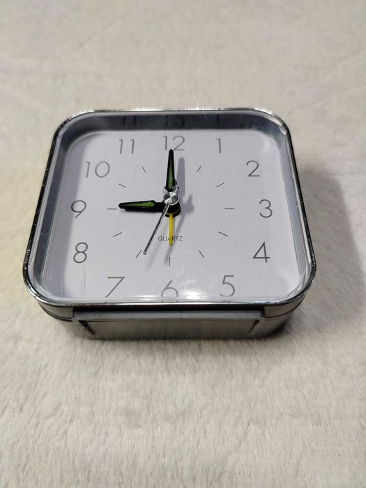 Budzik analogowy Quartz stojący