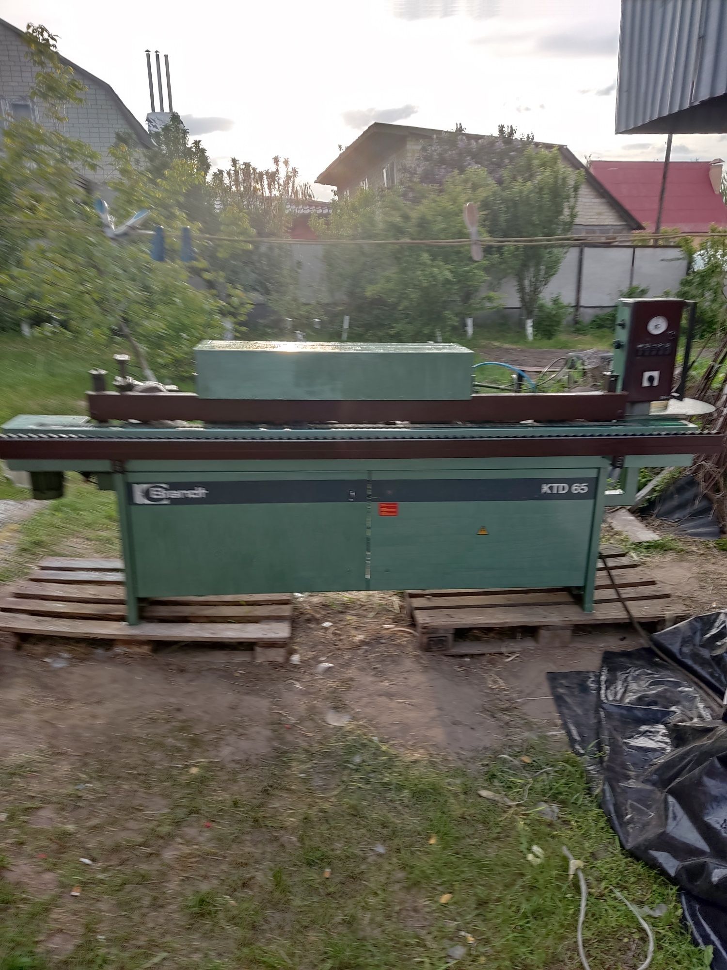 Кромкооблицовочный  станок