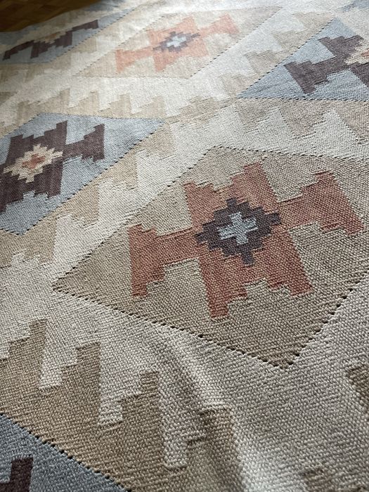 Piekny dywan recznie tkany firmy Bielani.160/230