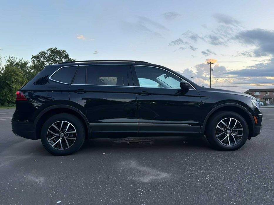 Volkswagen Tiguan      2021