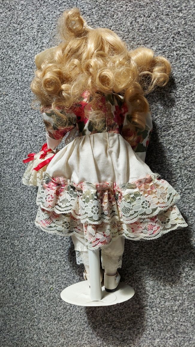 Porcelanowa lalka vintage