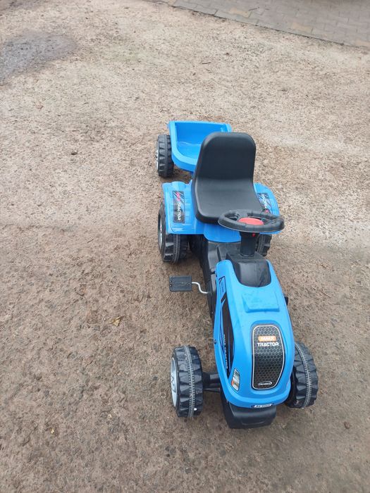 Синій трактор іграшка - авто