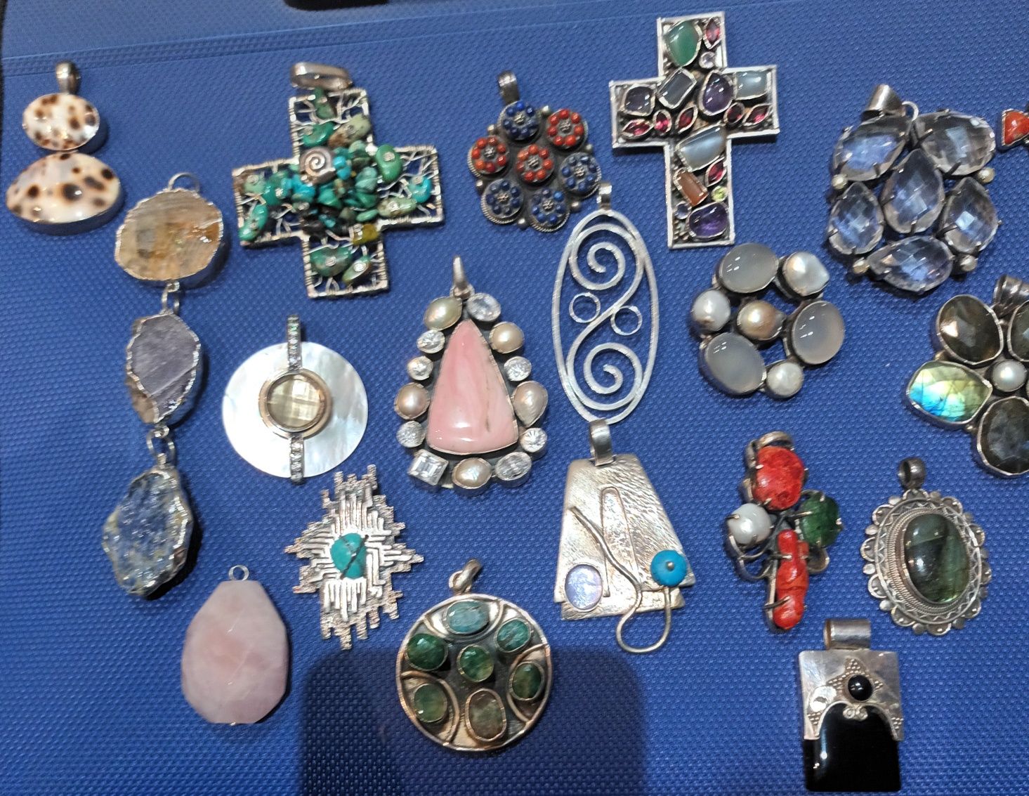 Pendentes prata e pedras preciosas