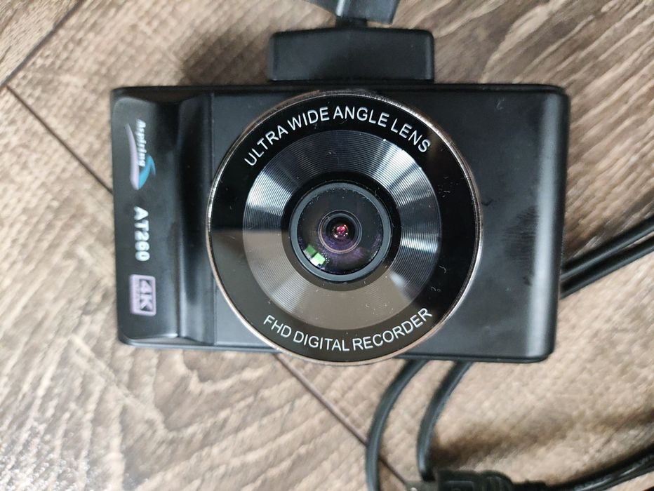 Продам відеореєстратор Aspiring AT260