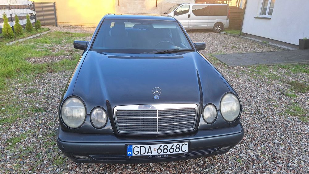 Mercedes e220 sedan