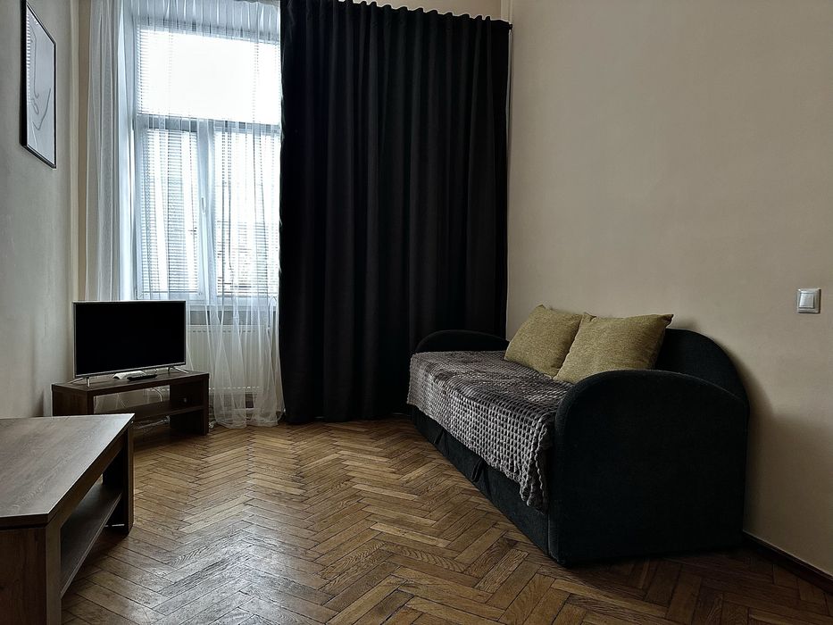 2 к квартира, подобово, Площа Филармоніі, самозаселення