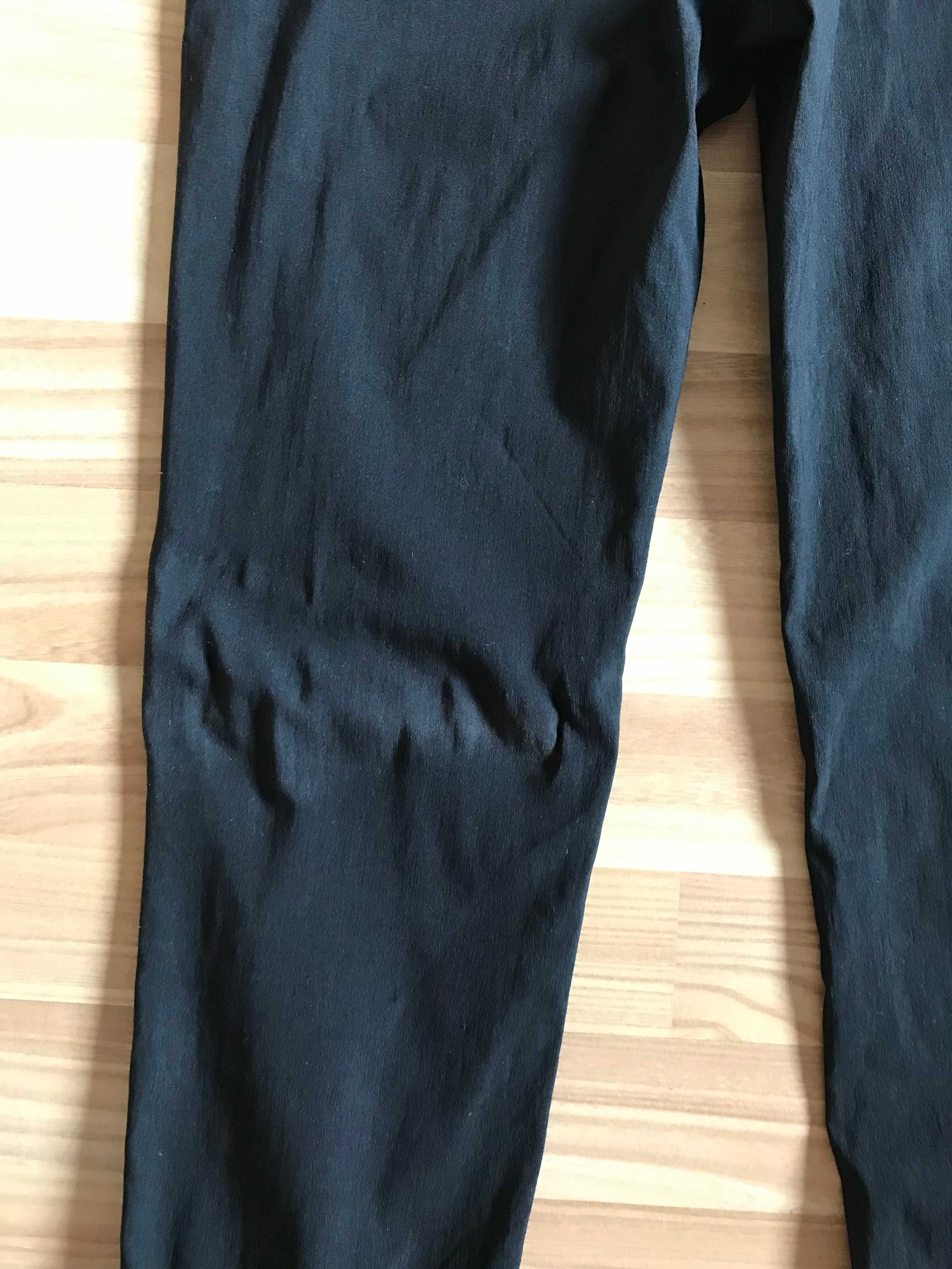 Czarne spodnie 3/4 bardzo elastyczne wyhaftowane srebrne  kwiaty r. 36