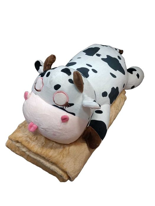 Maskotka krówka z kocykiem