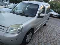 Citroen berlingo de garagem