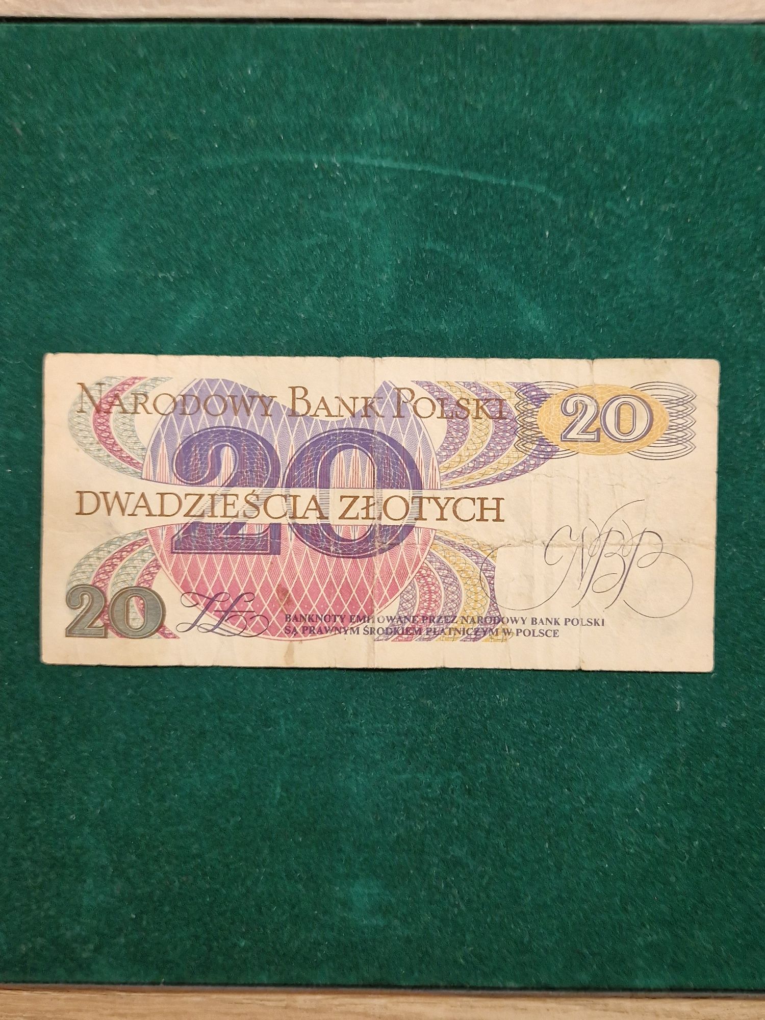 Stary banknot 20 złotych.