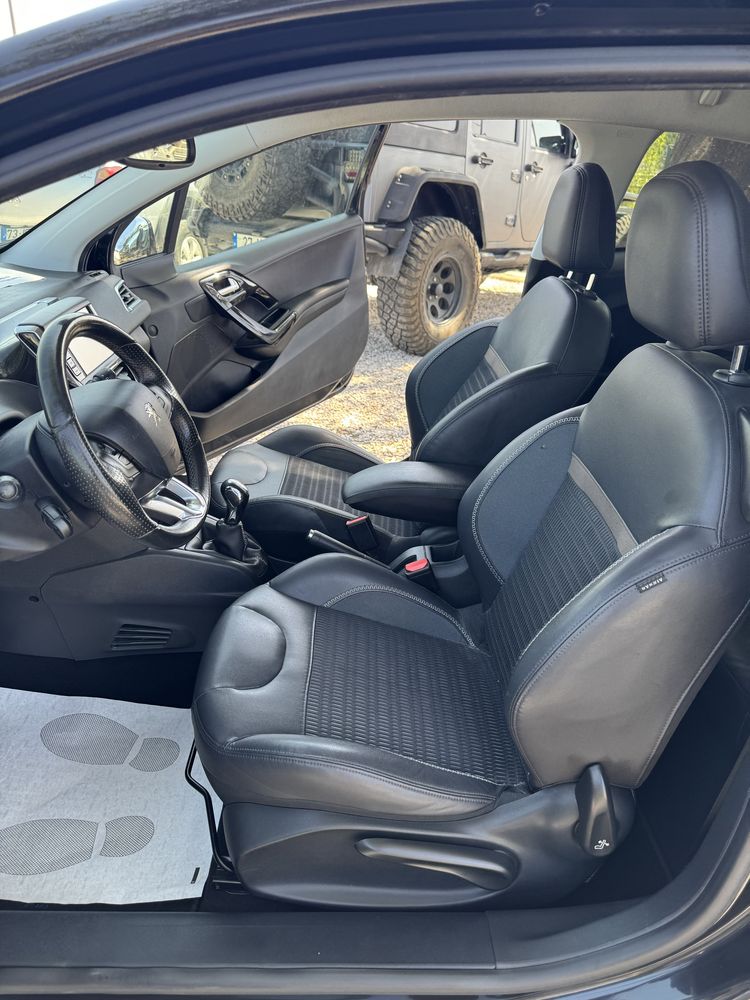 Peugeot 208 3Portas 1.2 PureTech Allure 103mil km Abril 2015