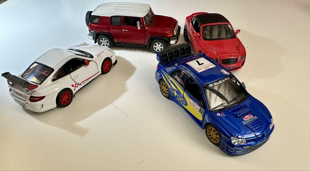 Carinhos, Conjunto de 4 Miniaturas KINSMART
